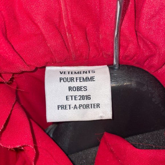 VETEMENTS Spring 2016  Runway Over-Sized Red Dress - Picture 6 of 15